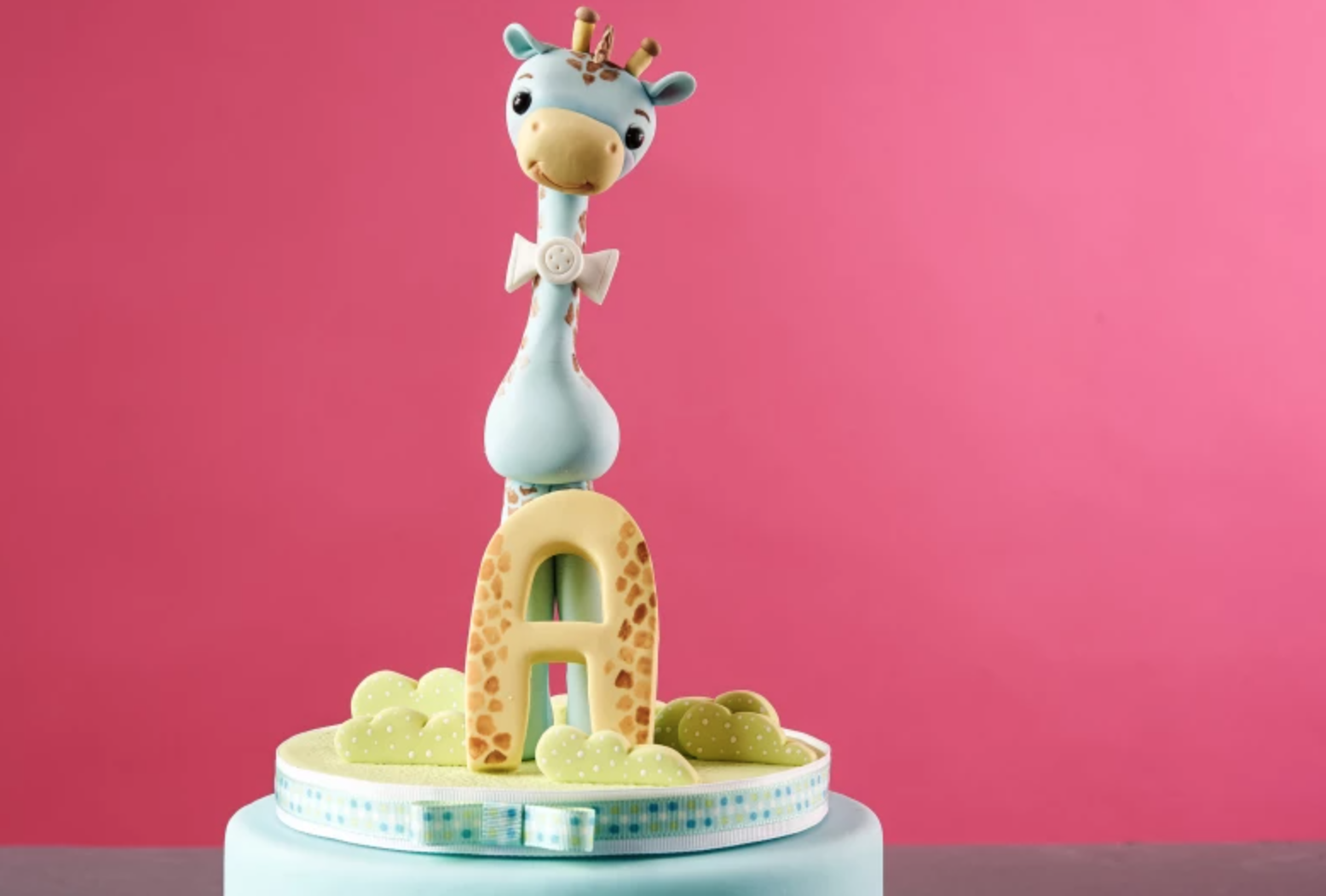 fondant giraffe cake topper