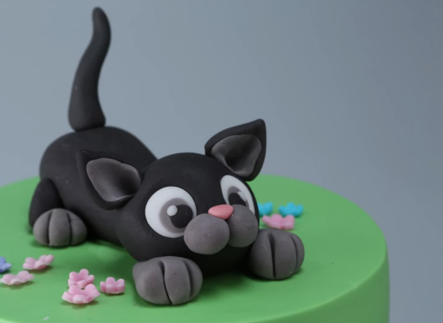 fondant cat cake topper