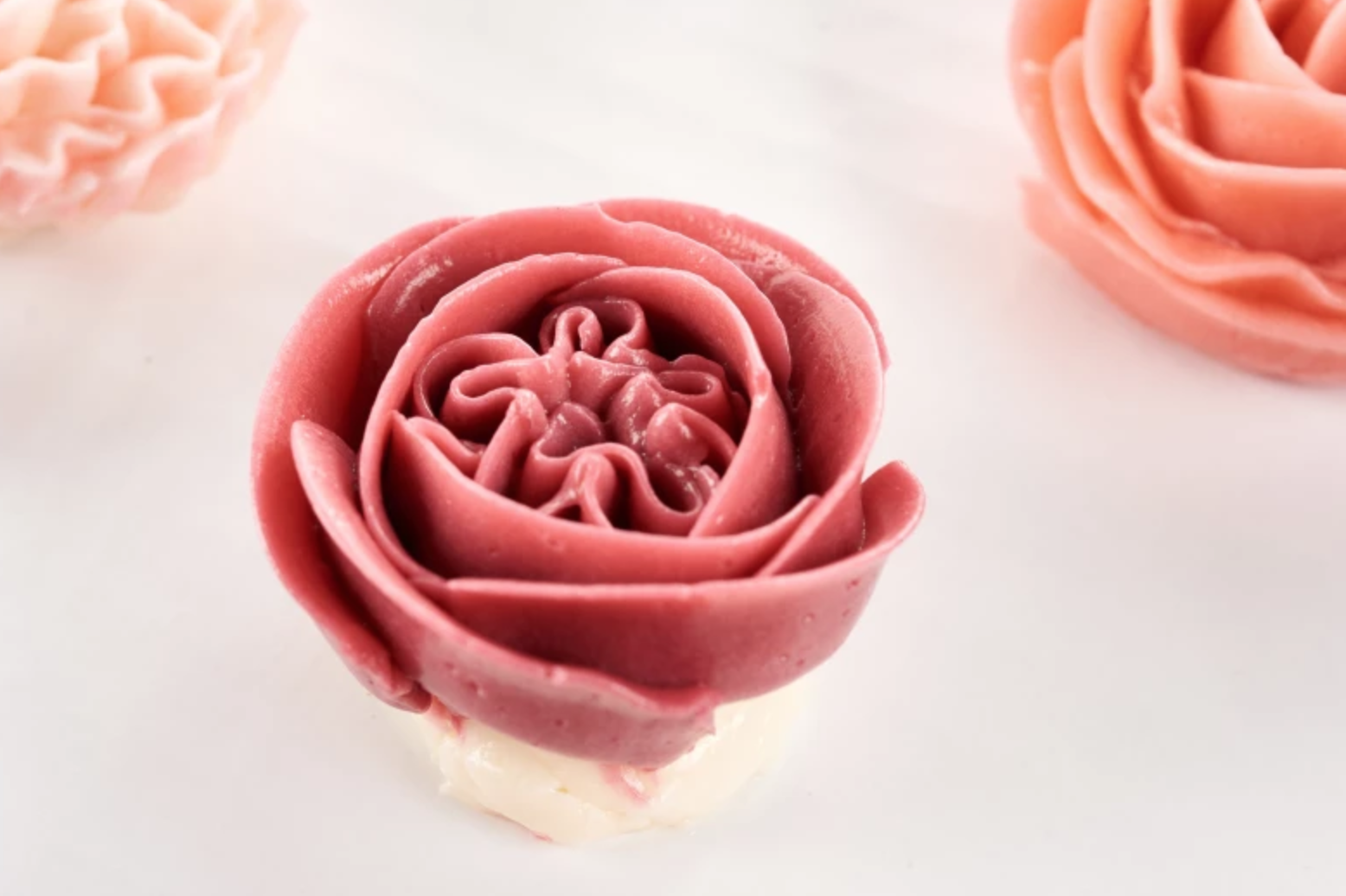 buttercream piped english roses