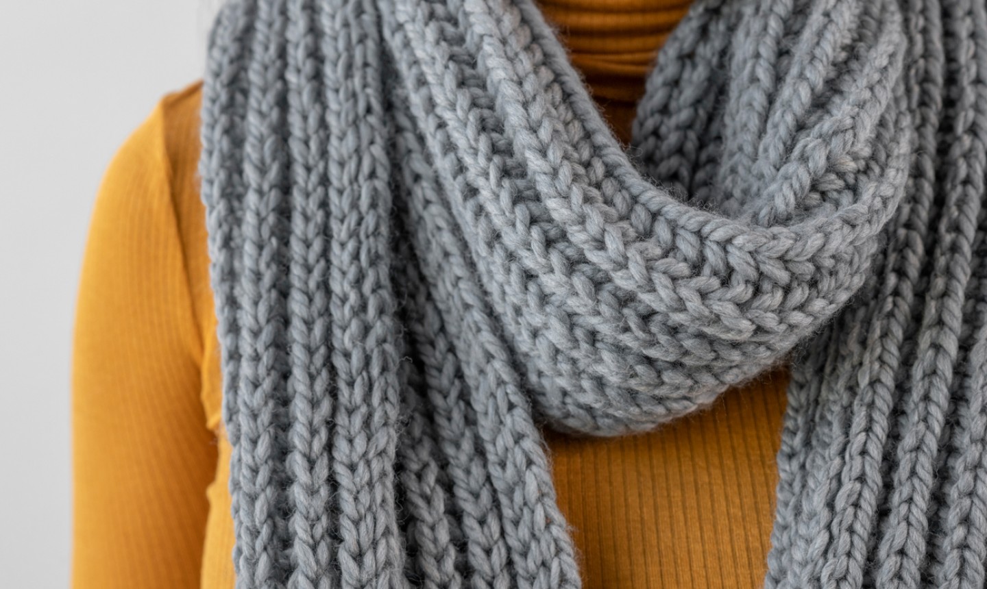 woman wearing brioche ribbed scarf