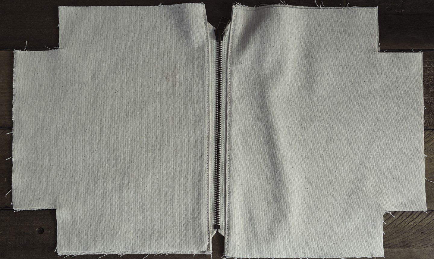 attaching zipper to pouch