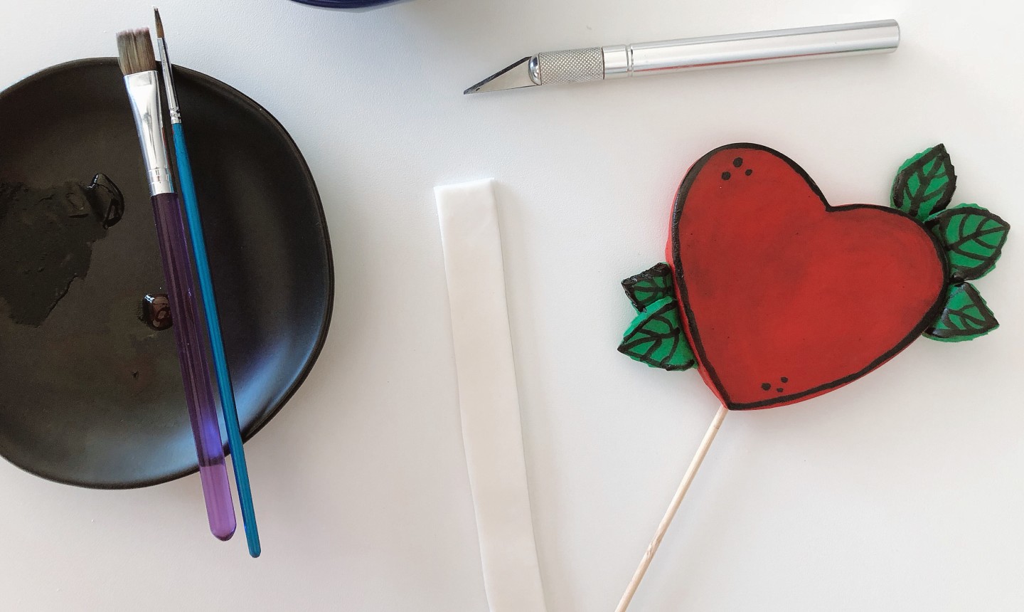 decorating heart cake topper