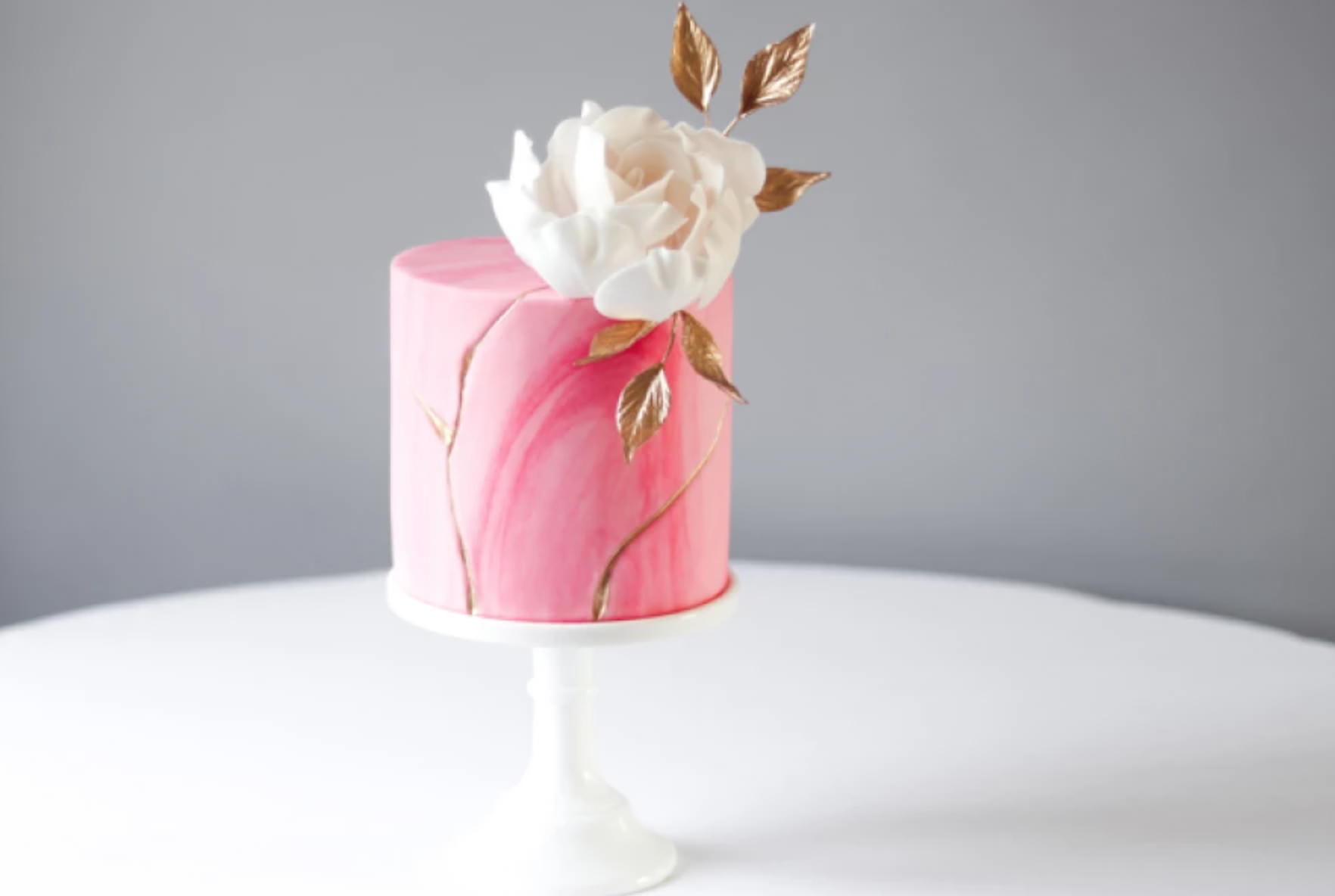 pink and gold flower cake
