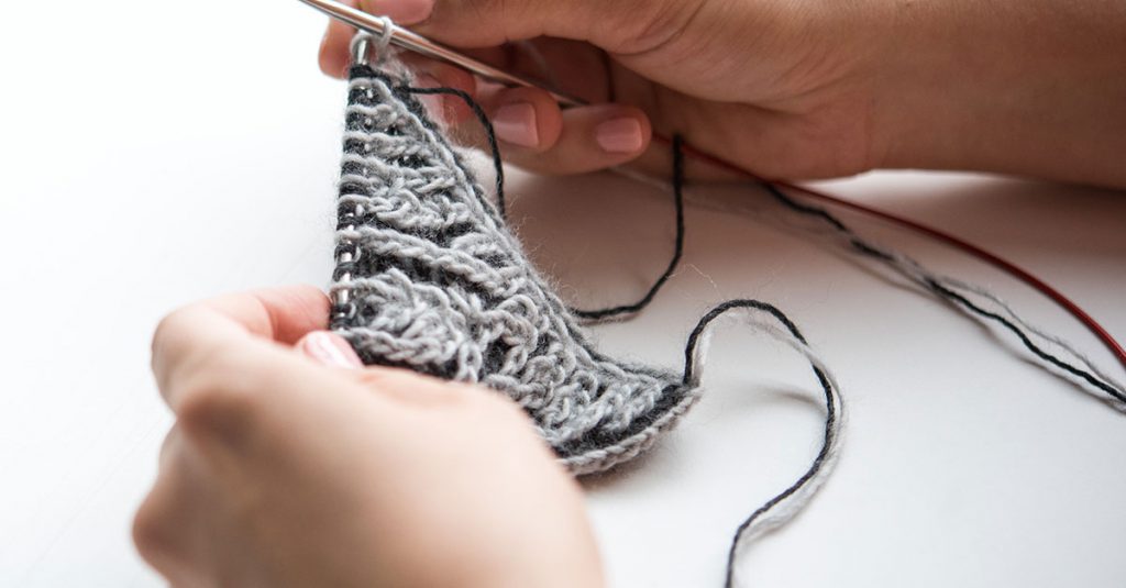 Knitting a triangle with grey yarn