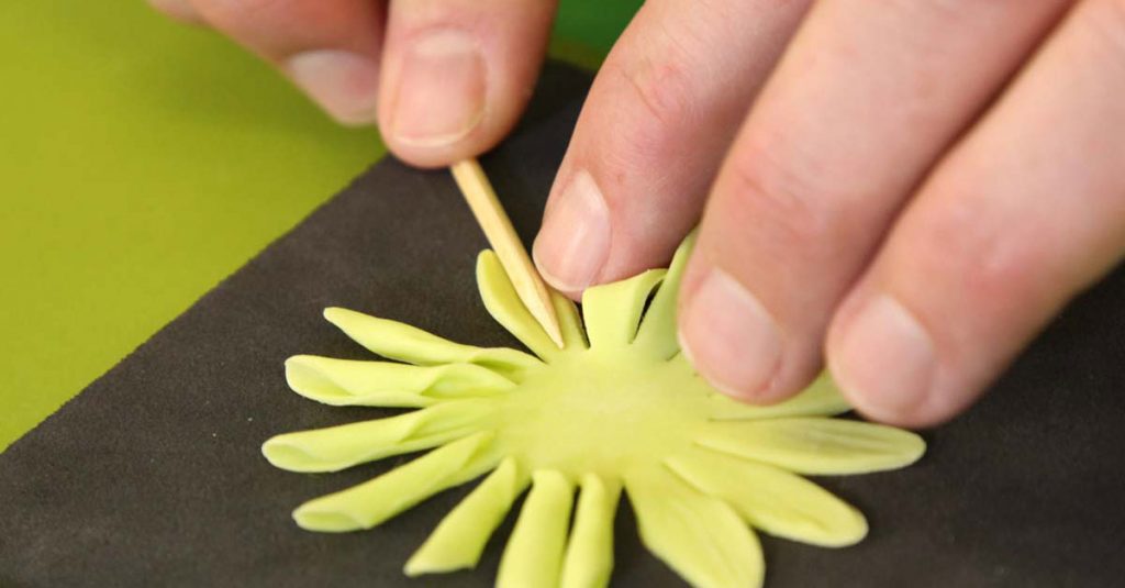 Making lime green sugar flower