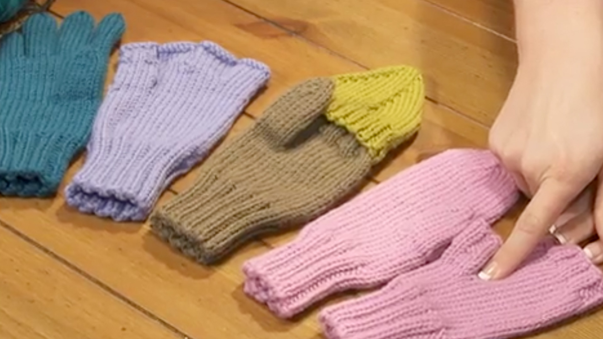 Five-In-One Mittens & Gloves Pattern | Marly Birdarticle featured image thumbnail.
