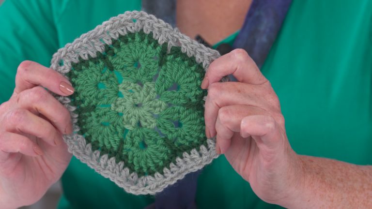 How to Crochet an African Flower Motif