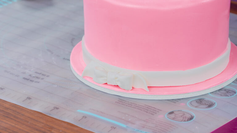 Fondant Ribbons and Bowsproduct featured image thumbnail.