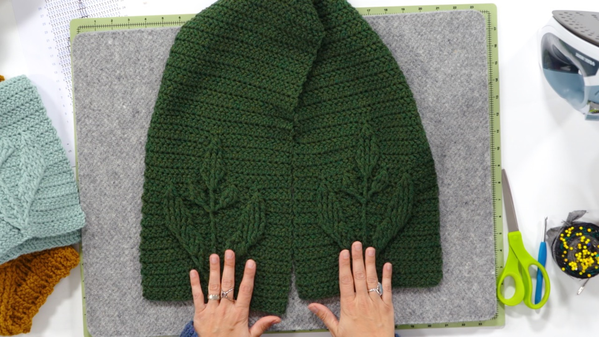 Flower Bud Short Scarf