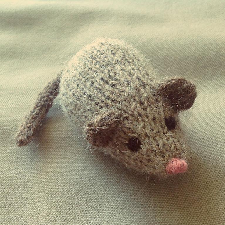 Knit mouse toy