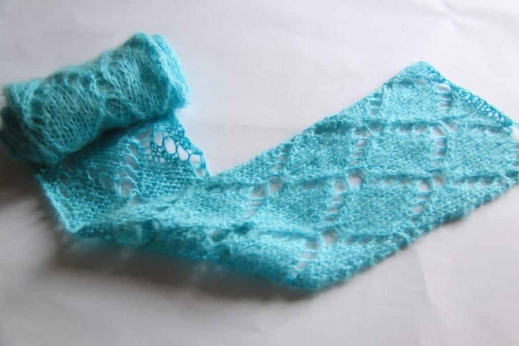 Sea of diamonds knit scarf
