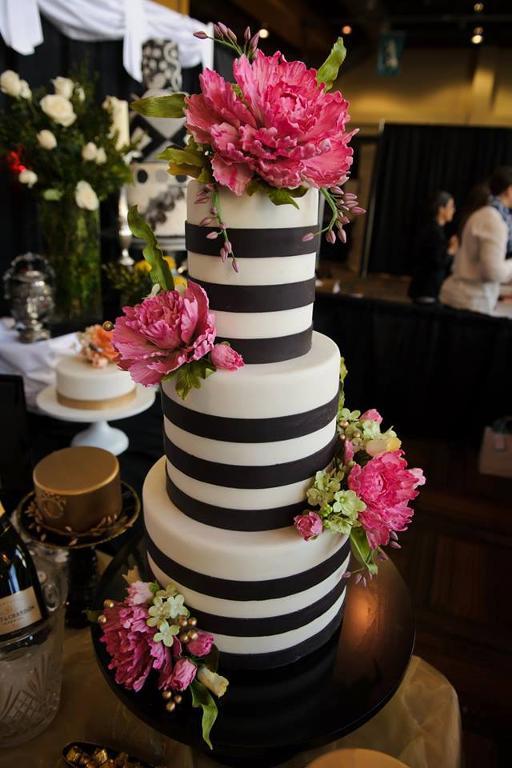 Black and White Cake with Bold Flowers - Bluprint Member Cake