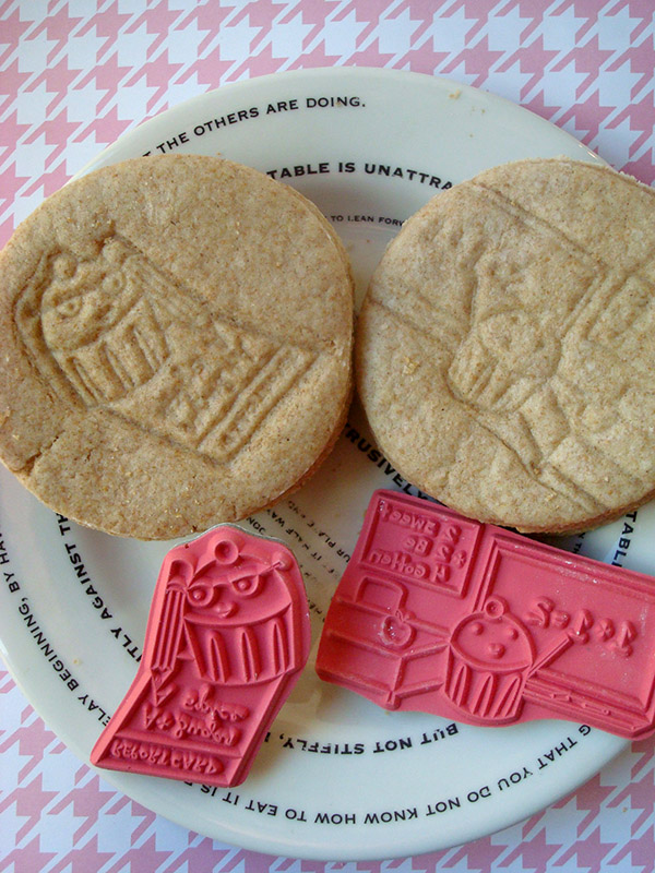 Decorating Digestive Cookies on Craftsy