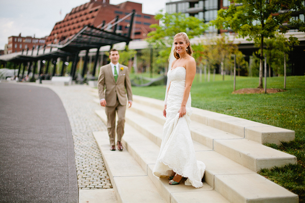 Foreground / Background - Must Capture Wedding Pose