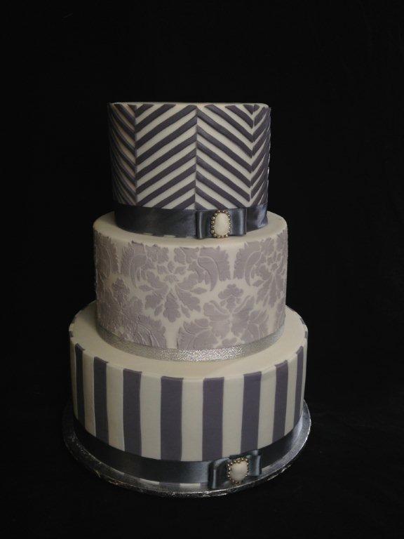 Stenciled Striped Cake for Modern Wedding Cake Design