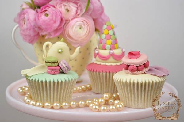 Parisian Macaron Cupcakes Made by Tinting Fondant