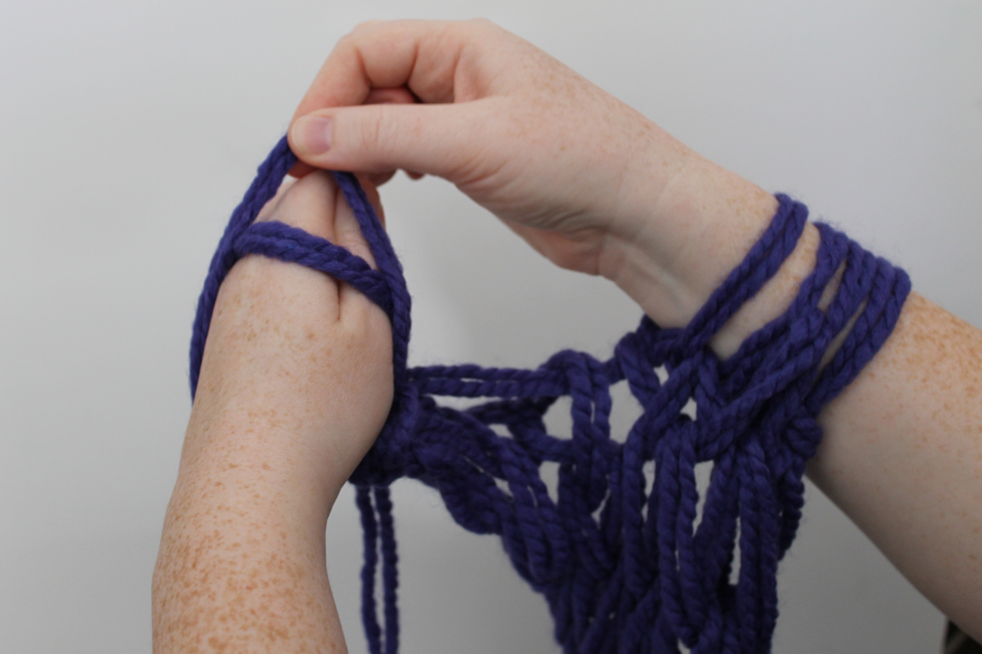 Arm knitting bind off