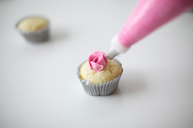 Piping a Buttercream Flower on a Cupcake