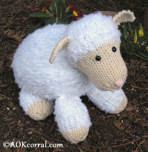 Knitted lamb