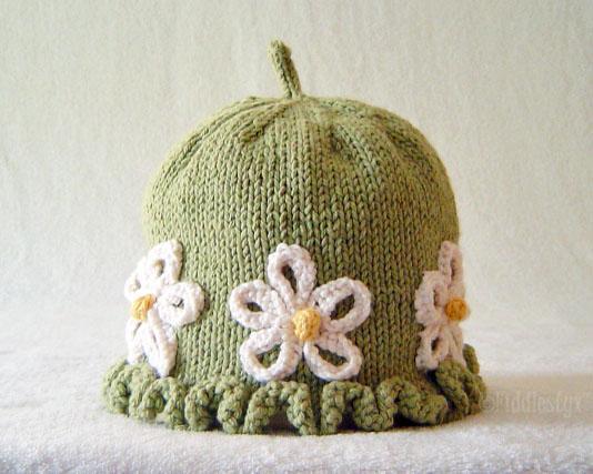 Knitted daisy hat: Pattern by Bluprint Member