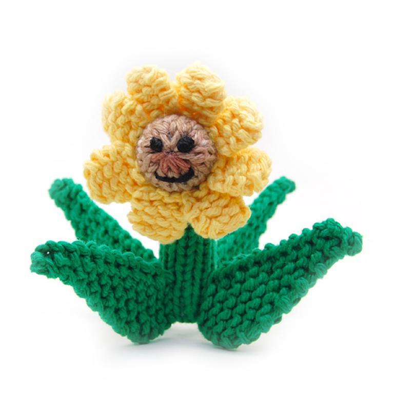 Bluprint Member Pattern: Summer daisy amigurumi toy