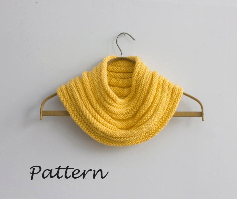 Knit fitted cowl