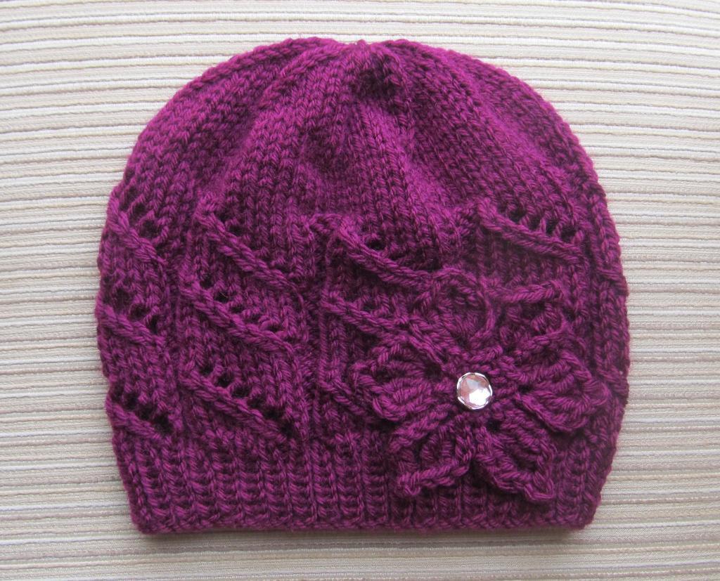 Knit hat with diagonal lace - Craftsy member pattern