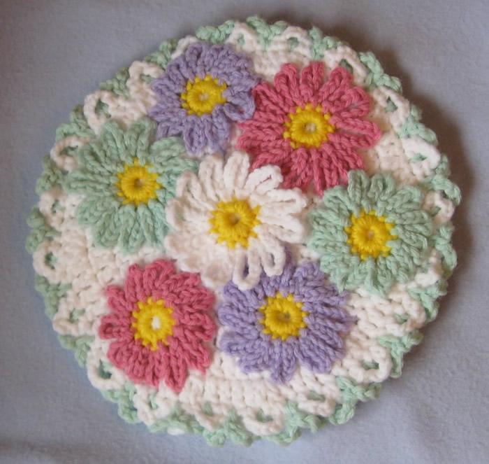 Crochet daisy hot pad: www.craftsy.com