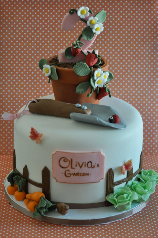 Garden Cake by Blue Cupcake, via Crraftsy.com