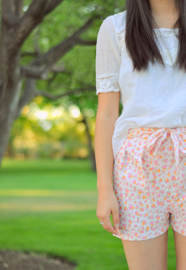 Pleated Shorts with a Flower Print