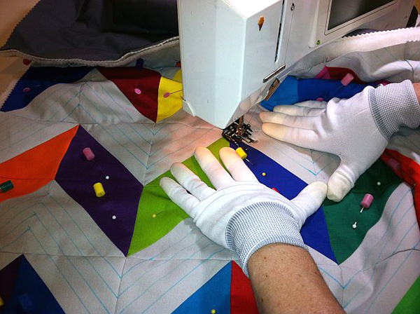 Gloves for finishing a quilt with ease