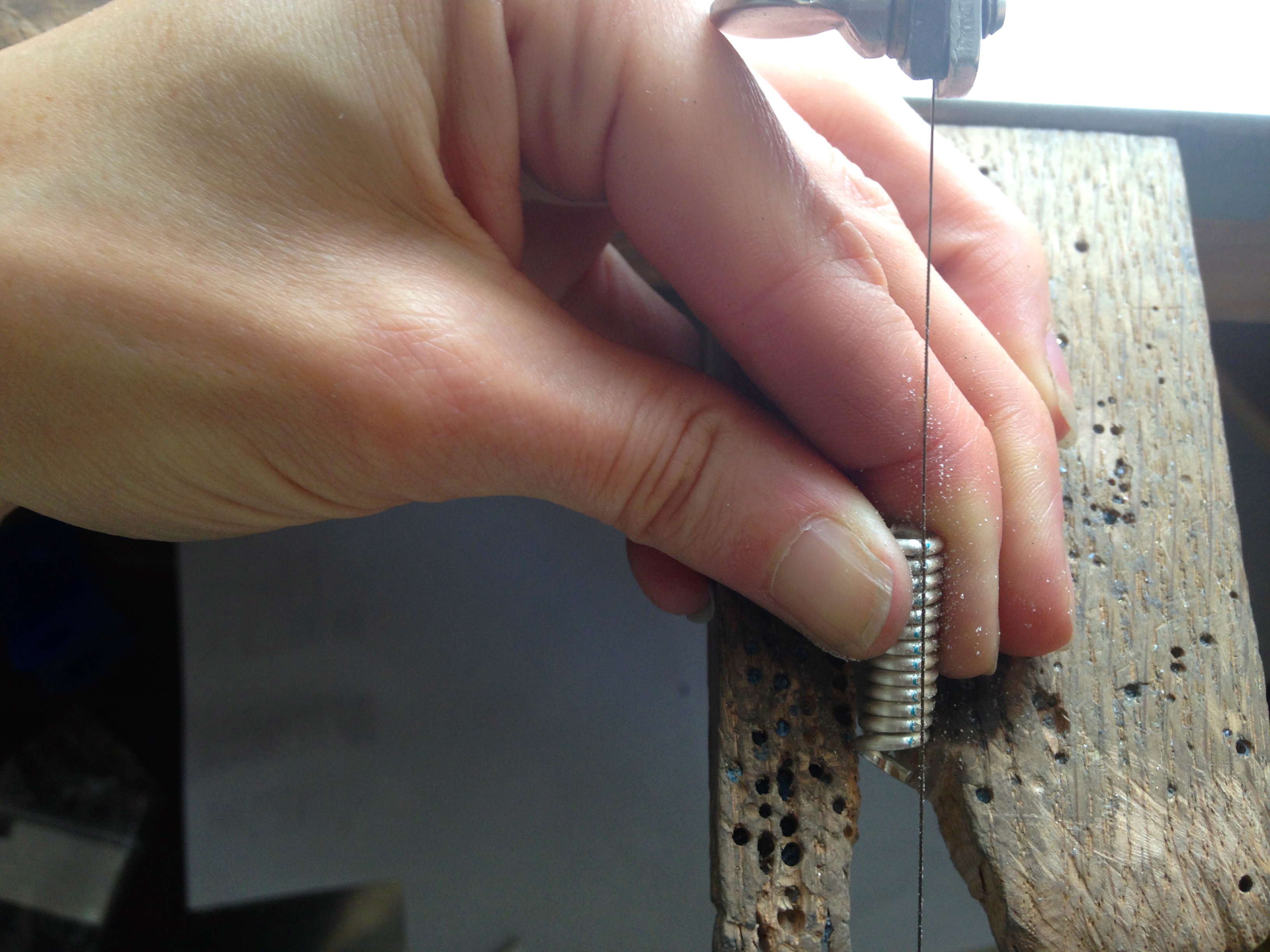 How to Hold a Jump Ring for Cutting