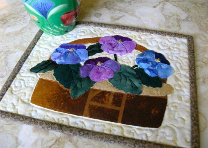 Pansies Basket Mug Rug