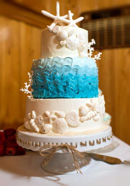 Beach and waves wedding cake