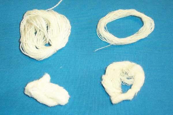Two worsted yarns, before and after fulling