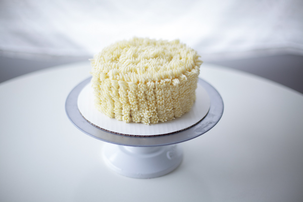 Finishing the top of the cake with buttercream "fur"