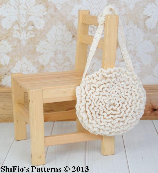 Ruffled crochet bag