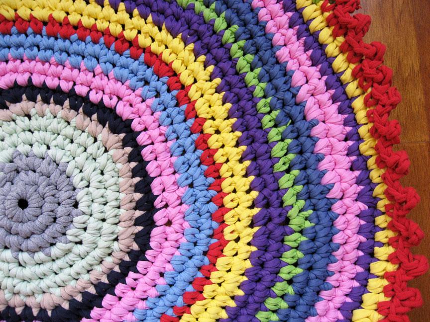 Crochet technicolor t-shirt yarn rug