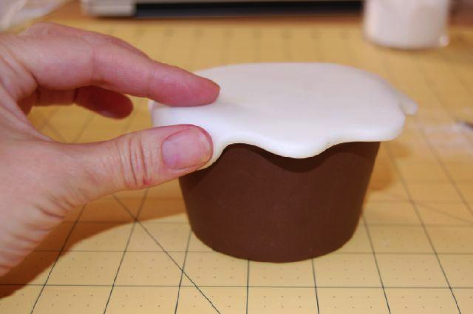 Step 12: Smoothing Out the White Fondant Topper