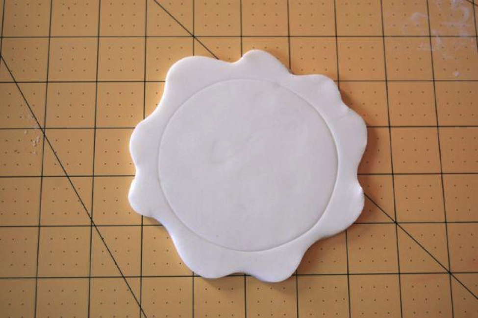 Step 9: Cutting White Fondant for Top