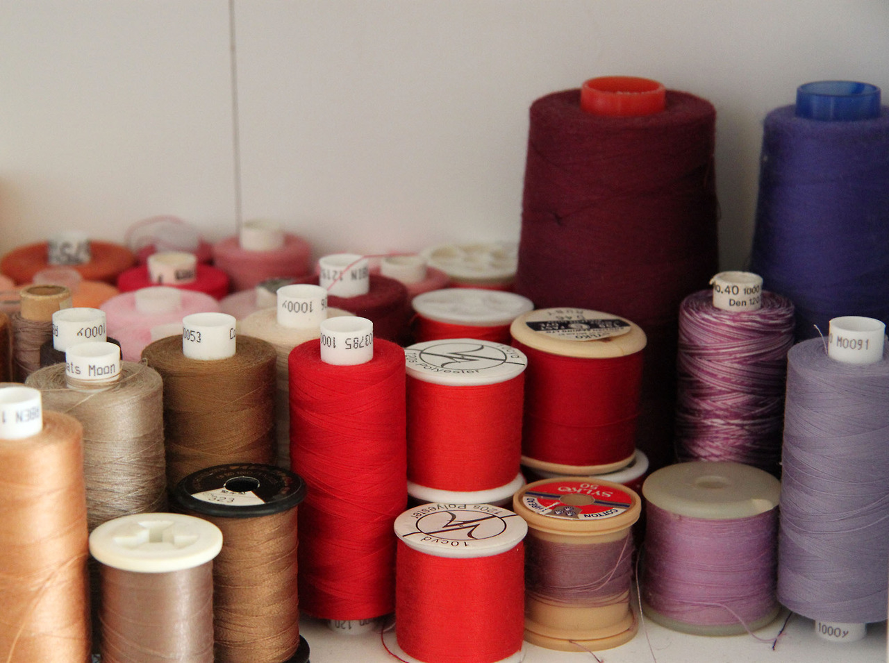 Machine embroidery threads in brown, red and purple