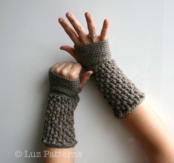 Textured fingerless gloves