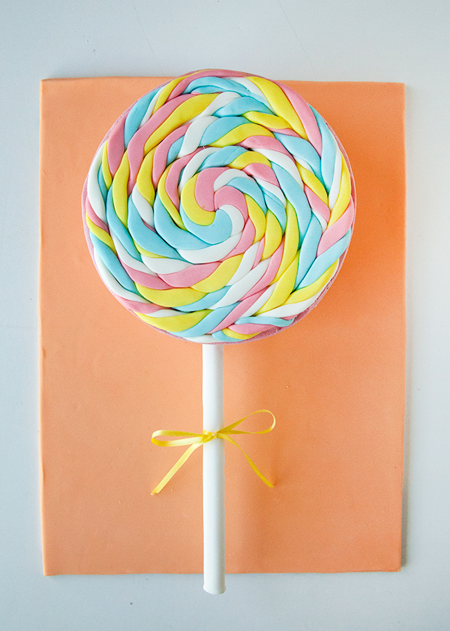 3-D Lollipop novelty cake