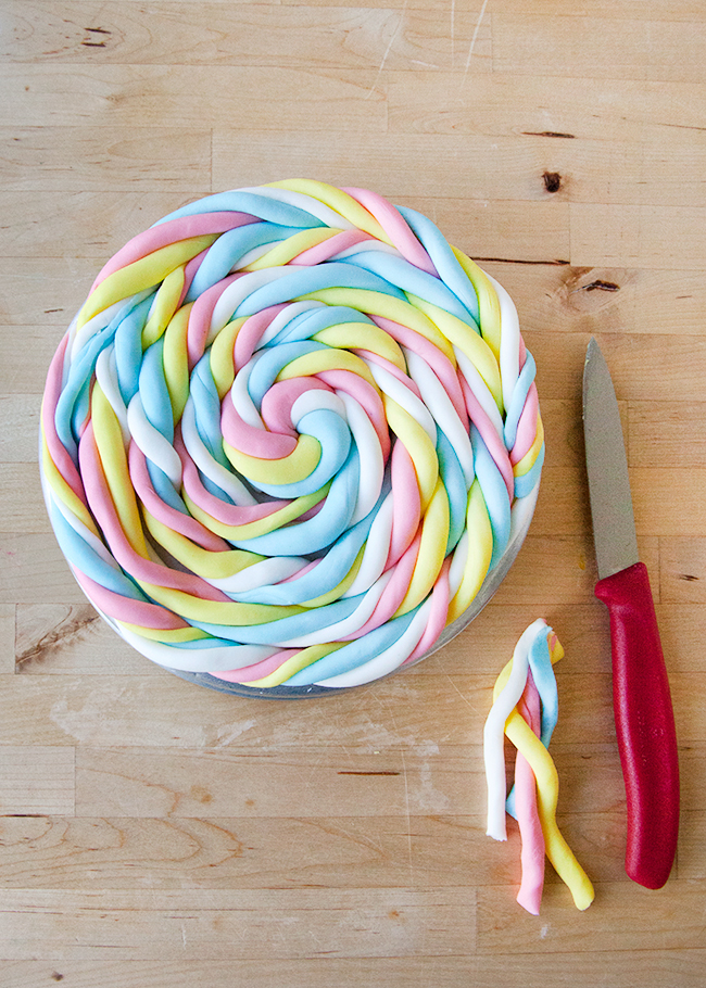 Making a fondant lollipop