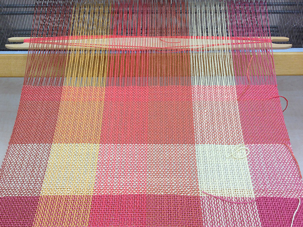 Color gamp on the loom