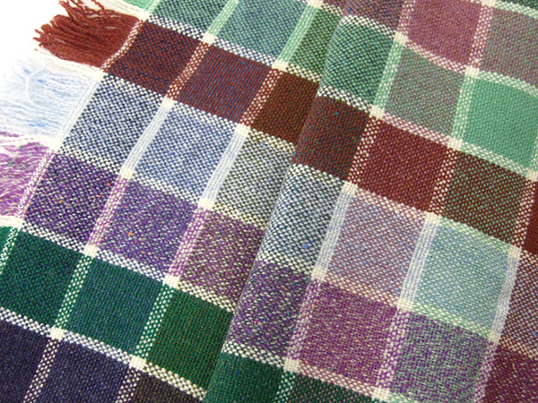 Plain weave Shetland wool color gamp