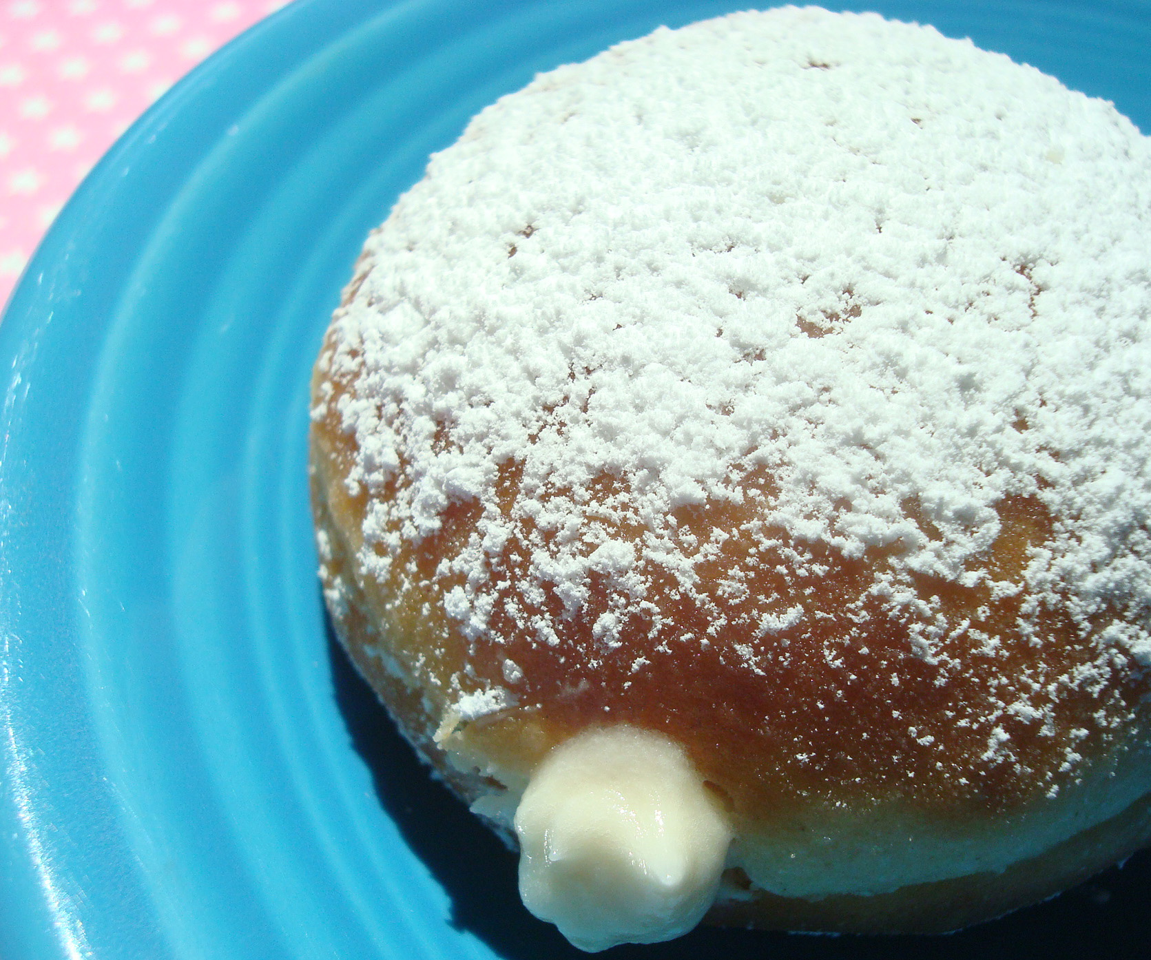 Powdered Doughnut With Cream Filled Center 