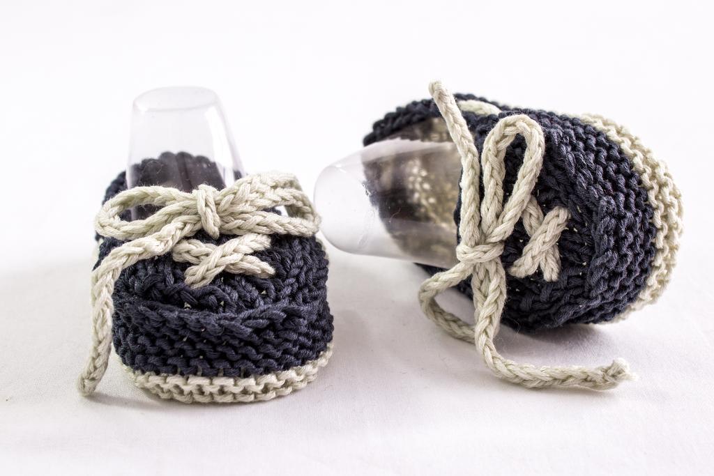 Knitted baby boat shoes