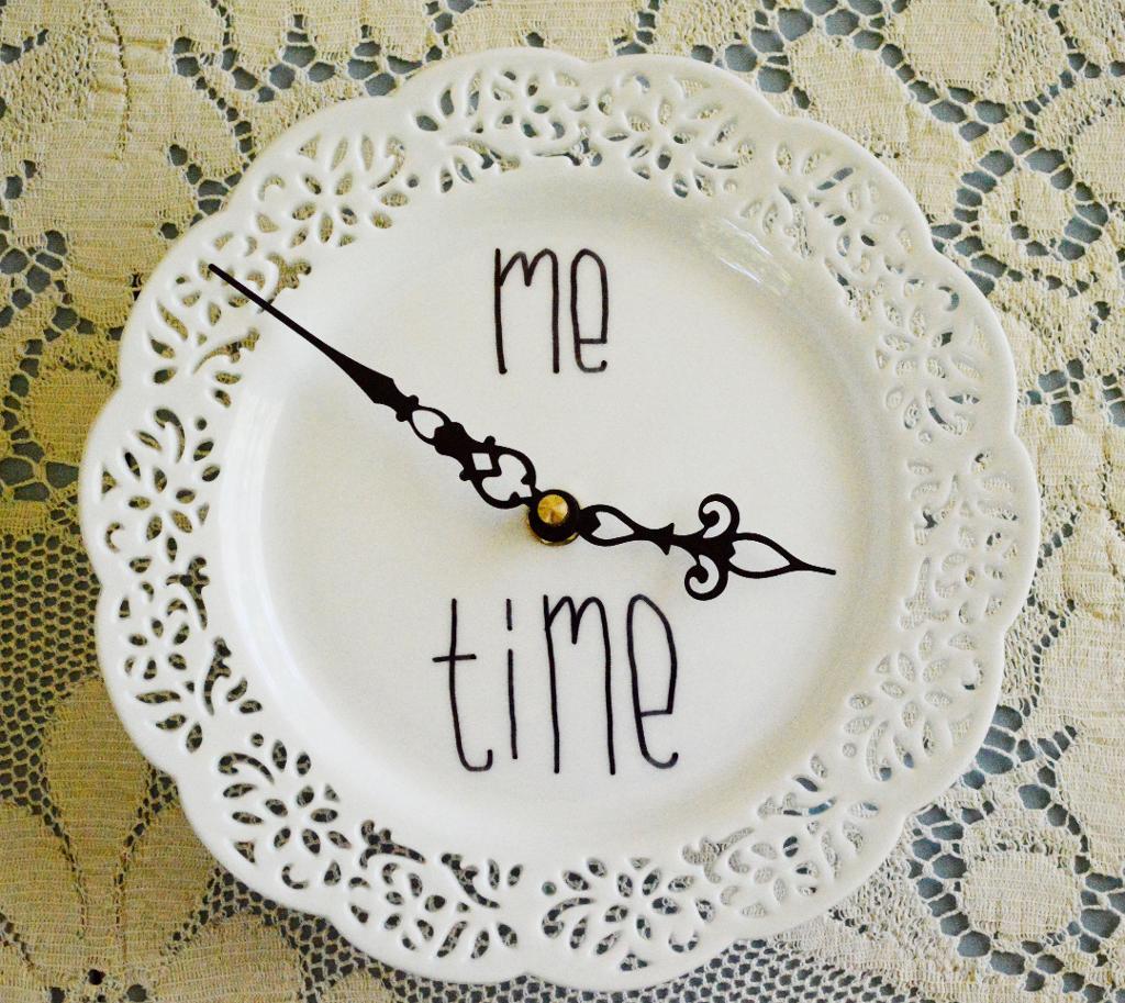 Maize Huttonin Doily Plate Clock