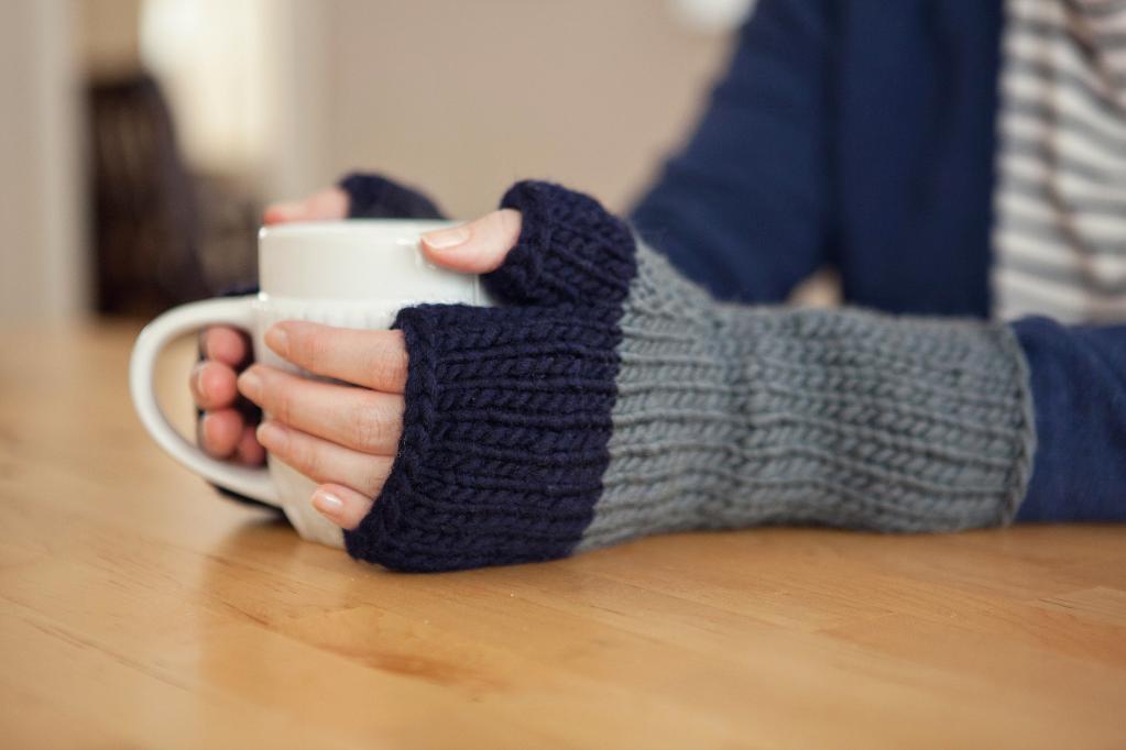 Colorblock mitts